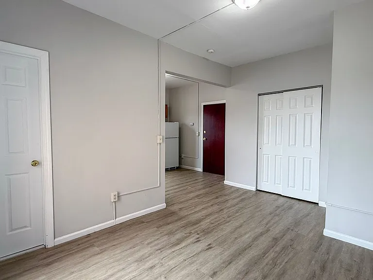 291 Buckingham St / Luca Investments LLC — Photo 9
