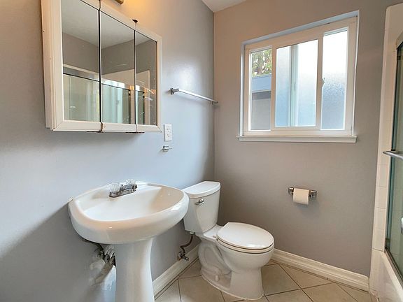 5th image of 1536 Oxford St #2