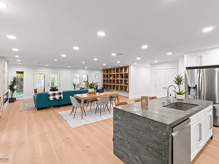 1621 Franklin Ave — Photo 17