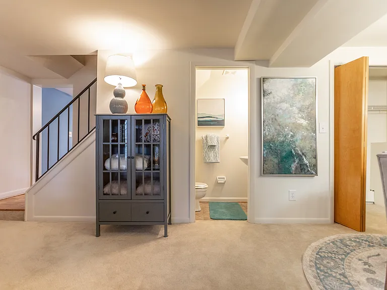 Spring Hill Apartments & Townhomes — Photo 8