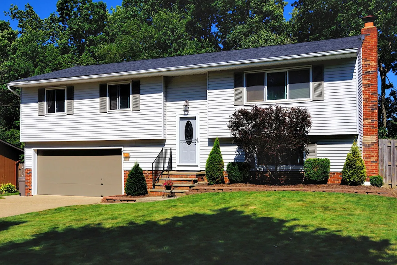 1647 Scarborough Dr photo 1