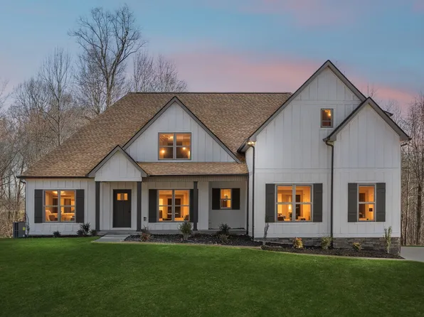 1183 Hangar Dr, Springfield, TN 37172