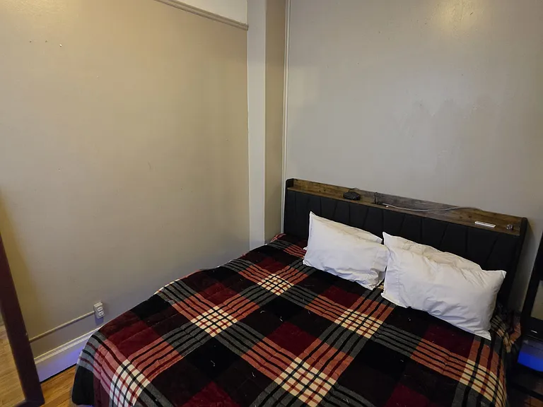 1505 E 2nd St #1 — Photo 3