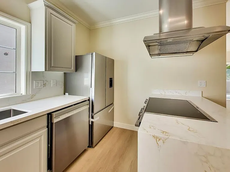568 Glenwood Ave #1 — Photo 3