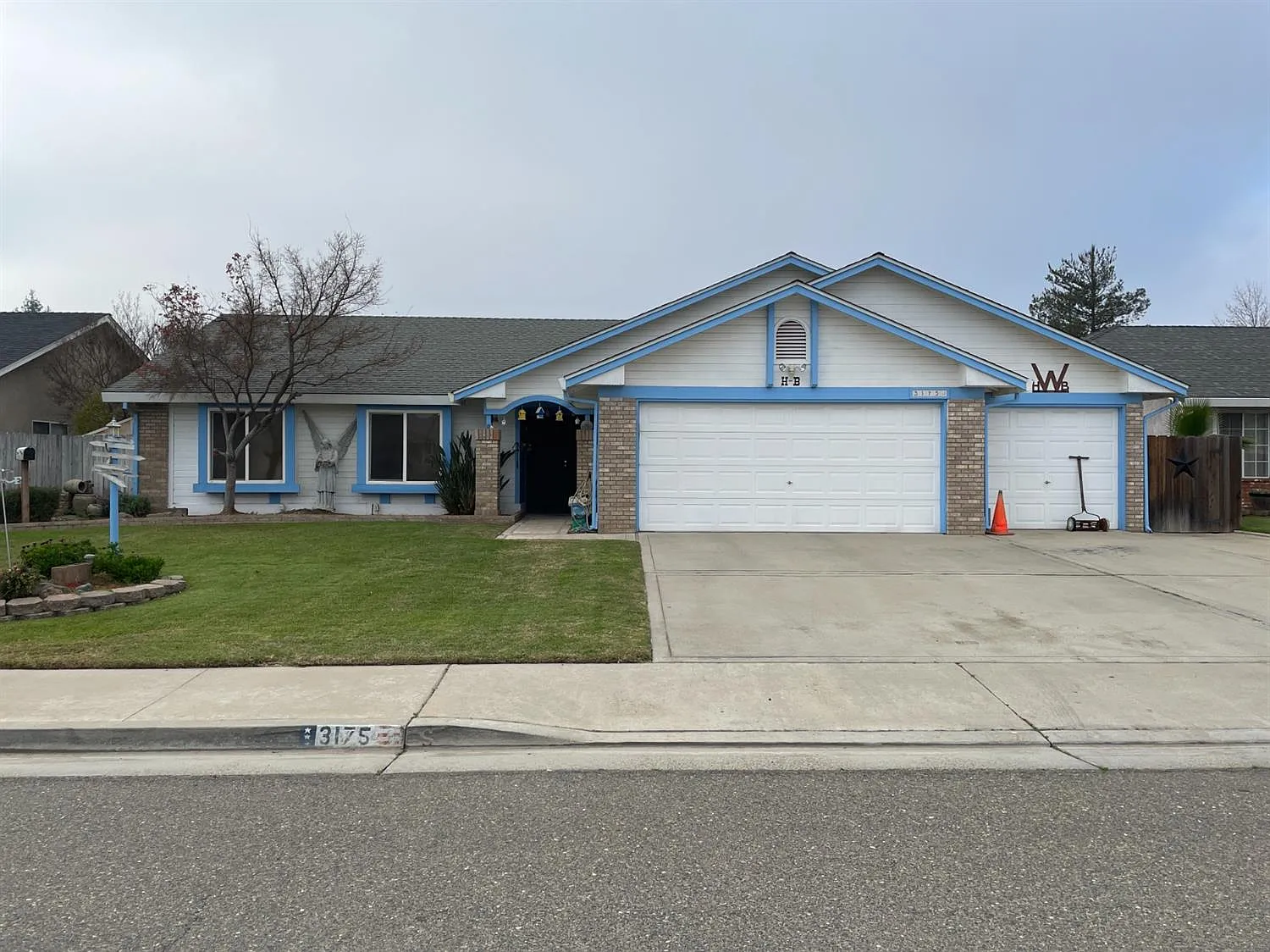 3175 Larch Dr photo 1