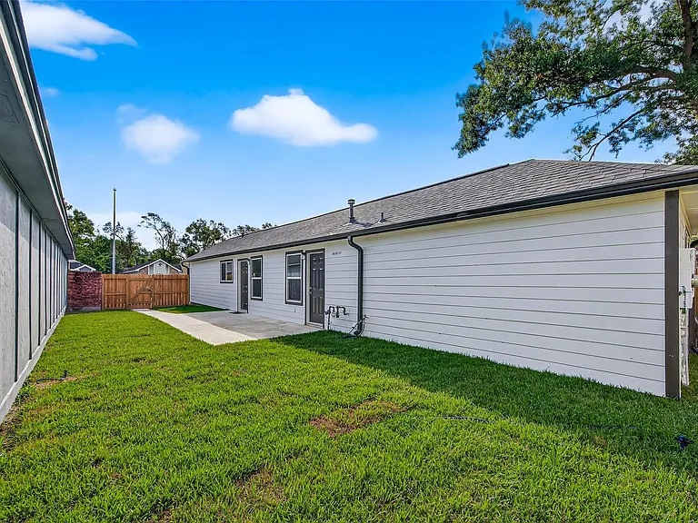 13822 Northlake Dr — Photo 15