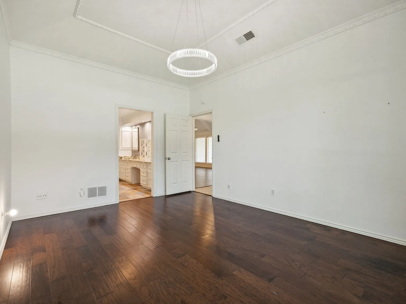 3 bed, 2.5 bath, 2128 sqft, $3,350 — Photo 3
