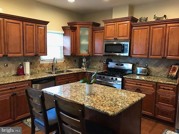 4th image of 2306 Montauk Dr
