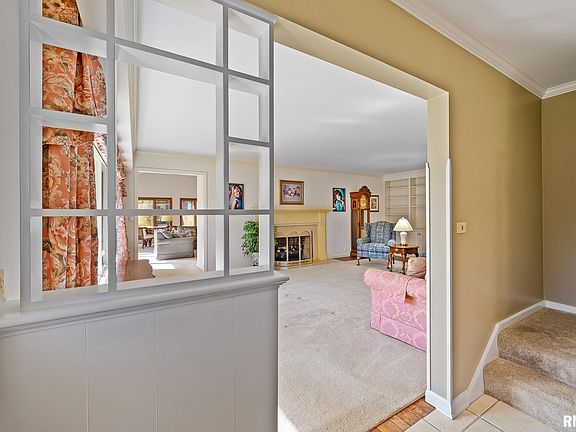 4th image of 427 W Crestwood Dr