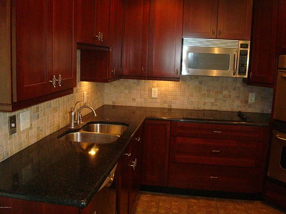 3rd image of 402 Branch Wood Ln