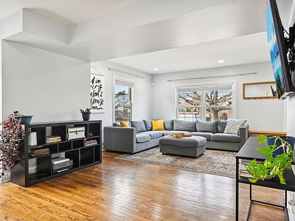 5th image of 3143 N Oak Park Ave