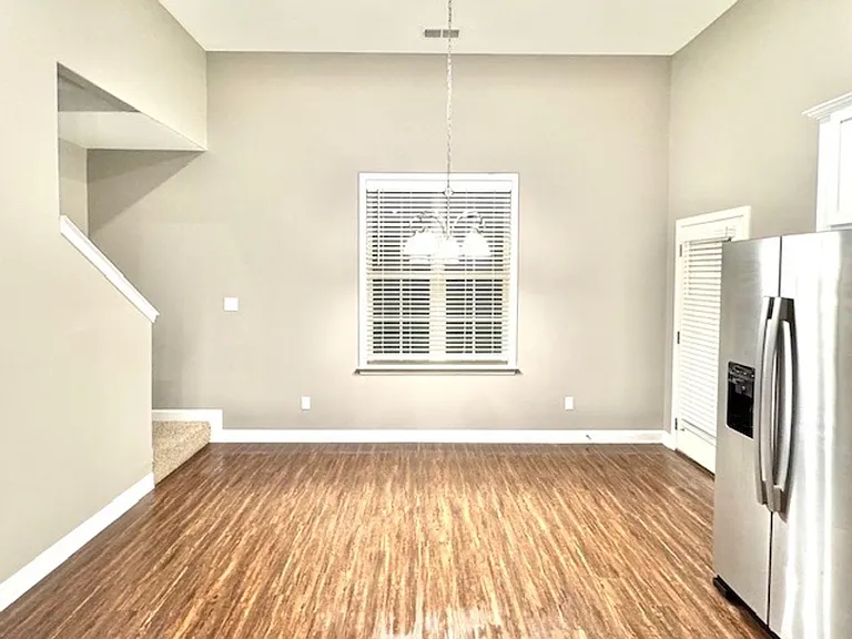 60 Birkdale Dr — Photo 5