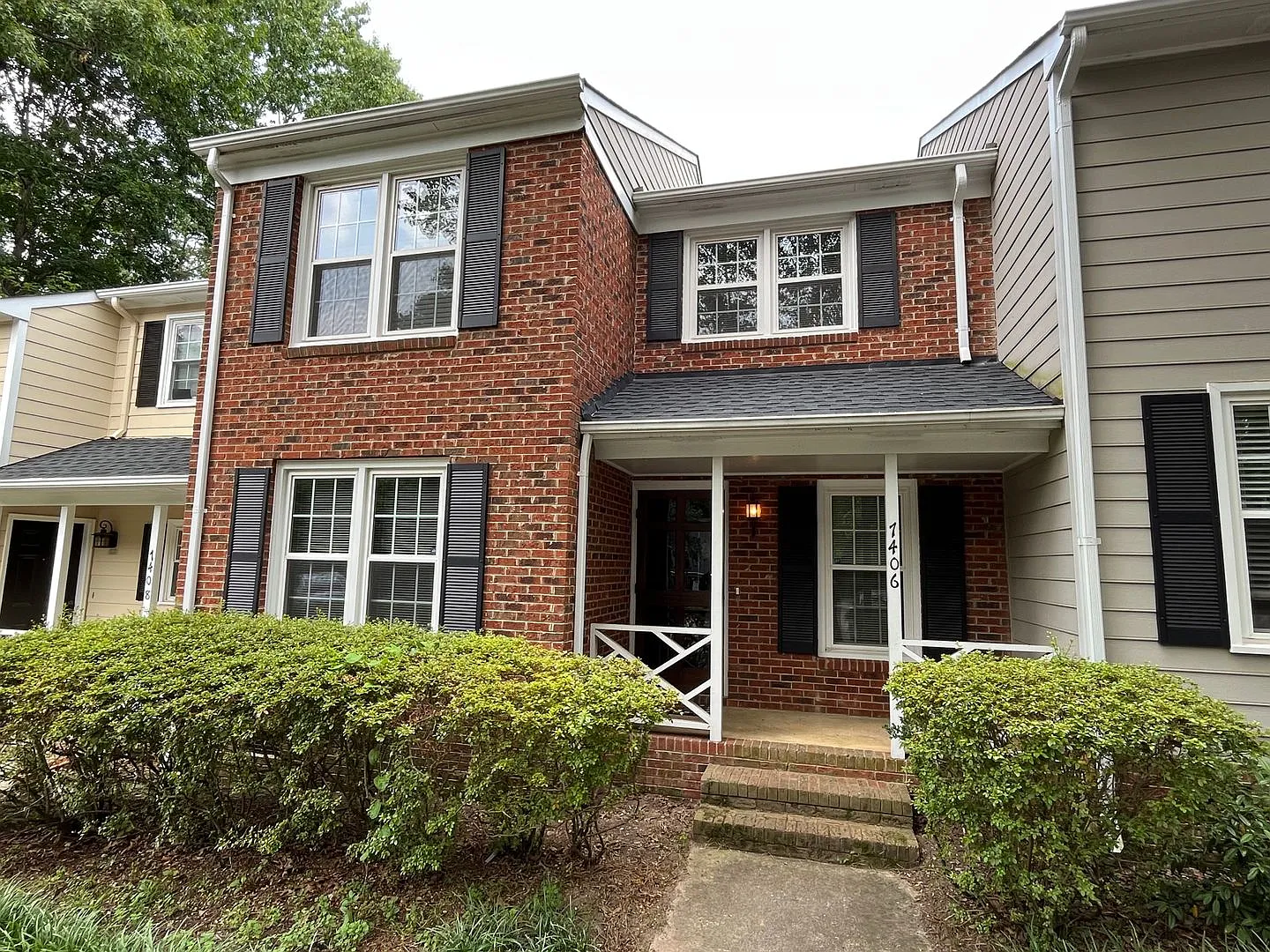 Charming 3BD, 2.5BA Raleigh Townhome with Deck, Storage, and Bonus HOA Amenities — Photo 2