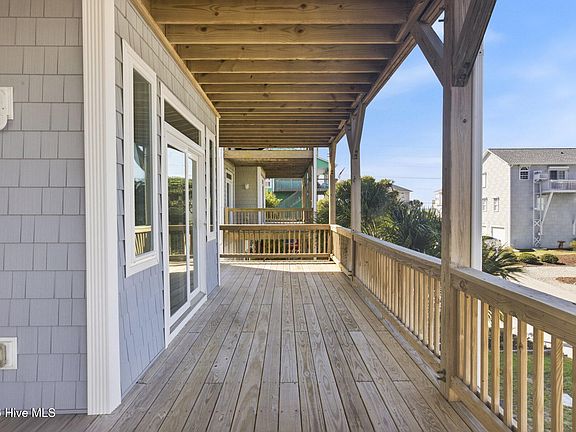 3rd image of 304 Oceanaire Lane