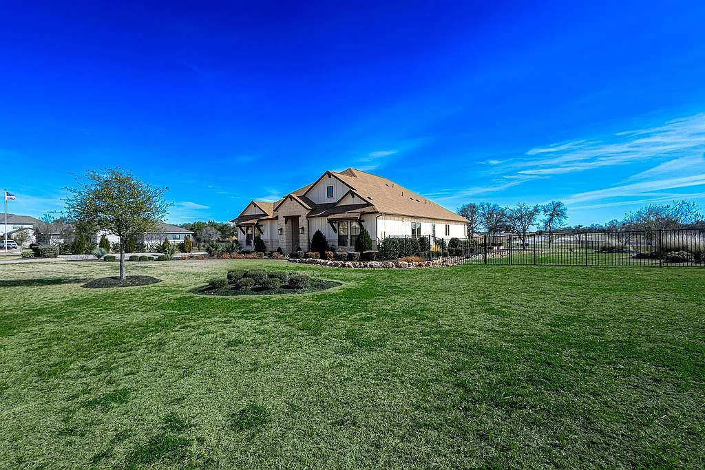 Building Photo - 217 Northcrest Dr