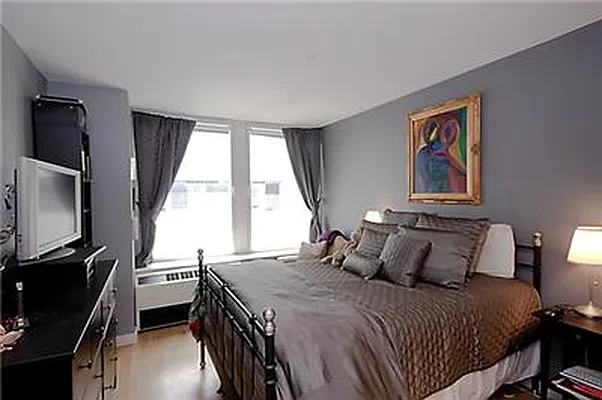 Sold by Bank Neary | media 25