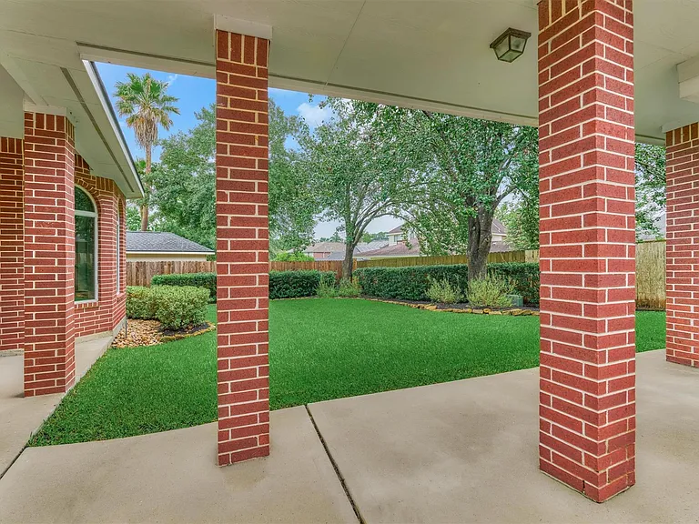 6615 Haughton Dr — Photo 42