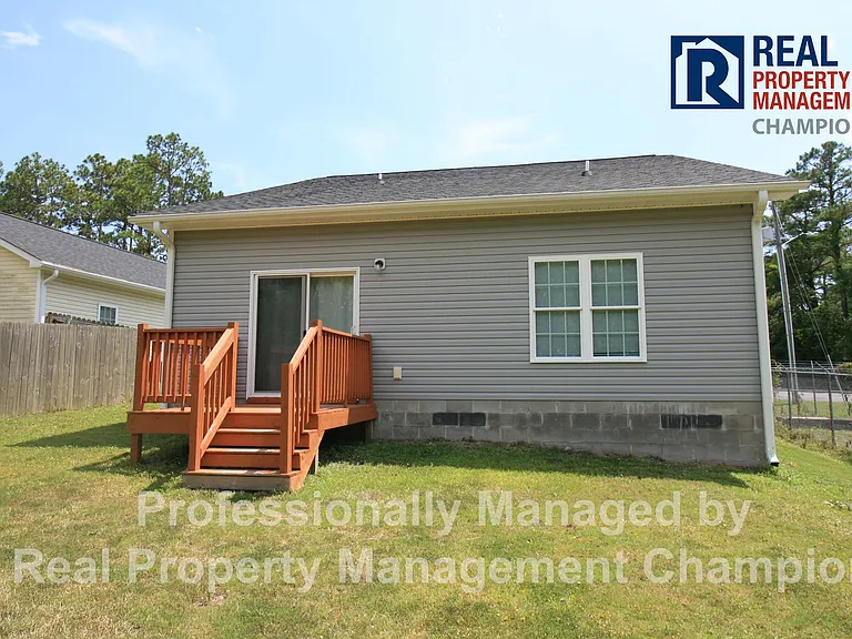 305 Cypress Ave — Photo 22