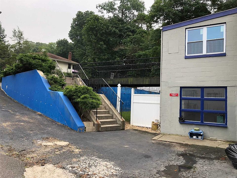 2nd image of 642 New York Ave