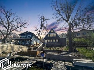 2142 S Lakeshore Dr, Brooklyn, IA