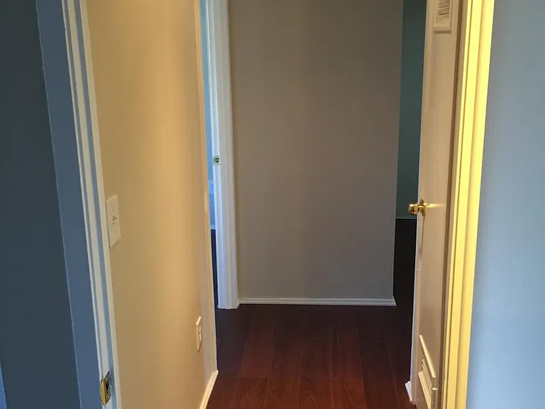 Bed/bath hall