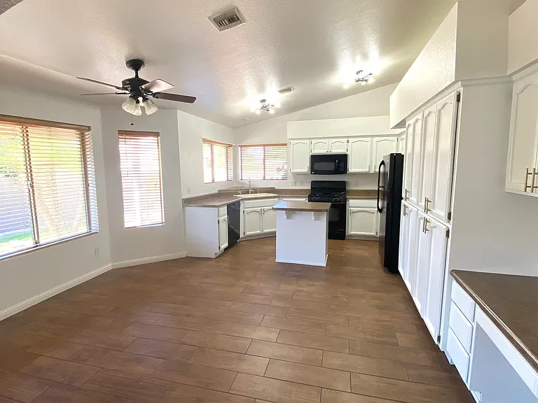 3935 W 20th Ln — Photo 5