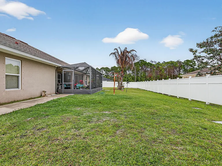 5547 NW Cordrey St — Photo 37