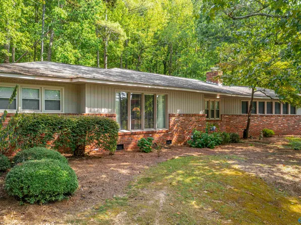 450 Country Club Dr, Gadsden, AL 35901