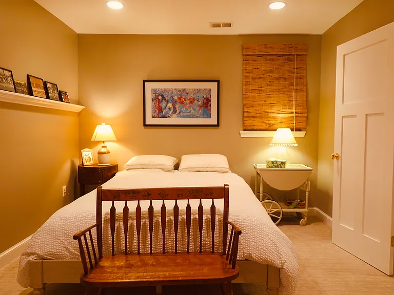 Lower level bedroom. Queen Bed.