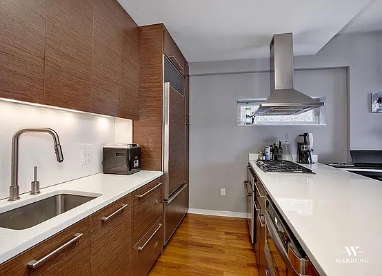 Rented by Warburg | media 10
