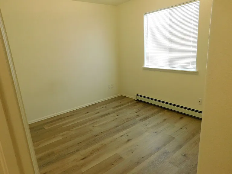 424 Pendleton St — Photo 9