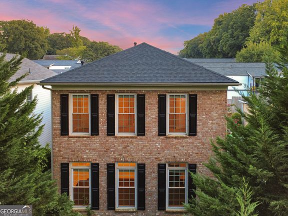 3rd image of 1452 Sylvan Cir