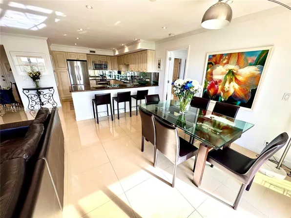 400 Diplomat Pkwy APT 803, Hallandale, FL 33009