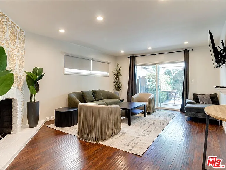 23109 Mariano St — Photo 7