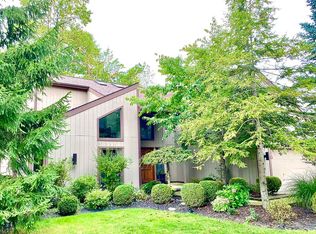 3910 Beechmont Trl, Orange, OH 44122