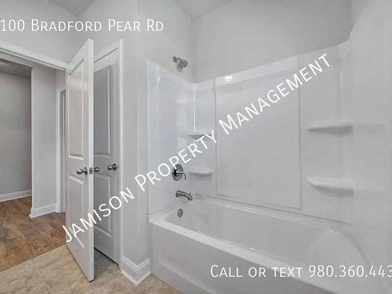 1100 Bradford Pear Rd — Photo 7