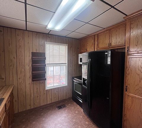 2nd image of 2233 Long St