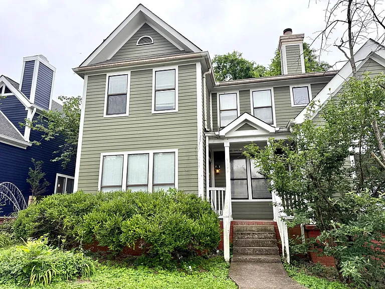 932B Russell St — Photo 29