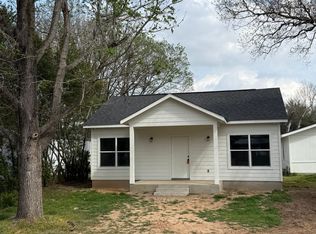 500A Wilkes St, Smithville, TX 78957