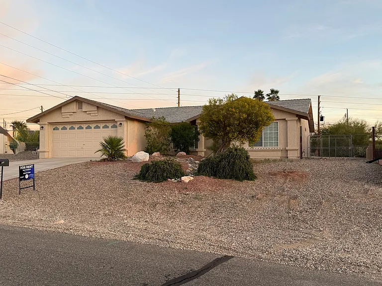 3346 Fountain Palm Dr — Photo 2