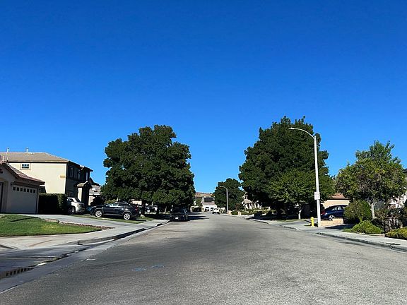 4th image of 2613 Lincoln Ln