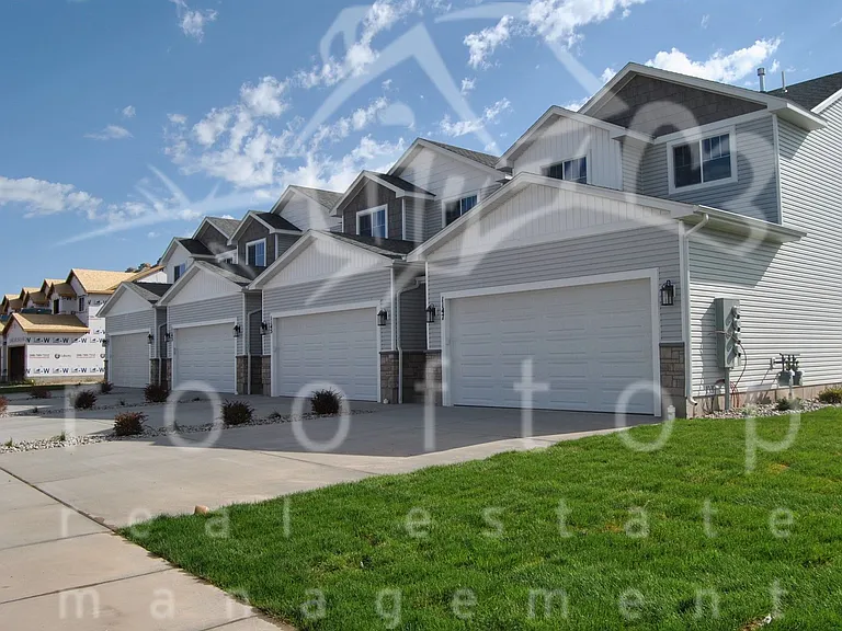 1095 Villa Vista Dr — Photo 1