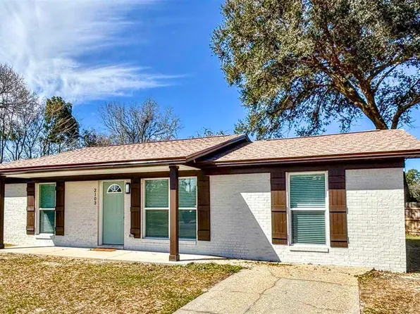 2103 Squire Dr, Cantonment, FL 32533