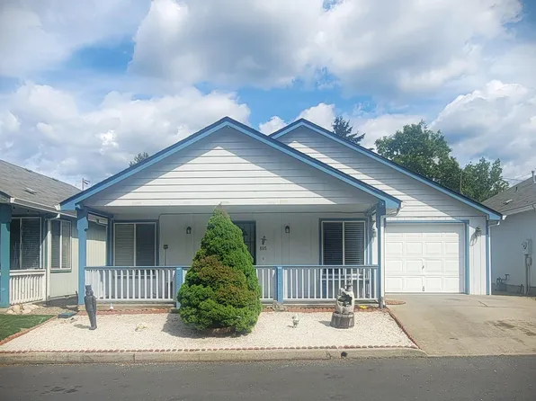 805 Bower Ln, Grants Pass, OR 97527