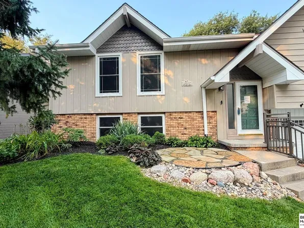 15257 Bemis St, Omaha, NE 68154