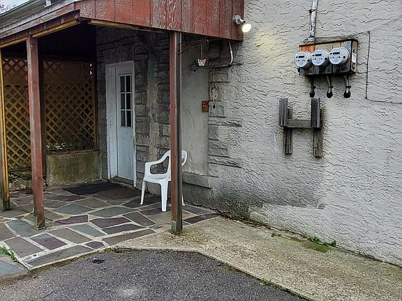 2nd image of 19 N Pine St #19