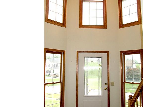 3rd image of 571 Royal Woods Dr