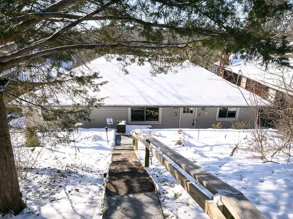 507 Lake Forest Dr, Bonner Springs, KS 66012