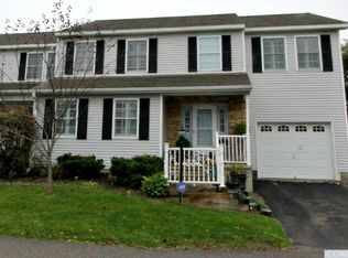 13 Van Winkle Rd, Hudson, NY 12534