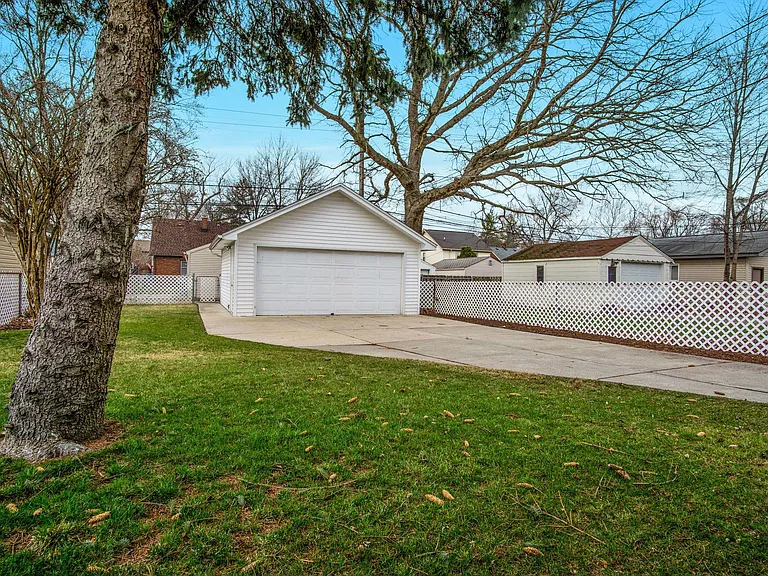 23128 Olmstead St — Photo 29